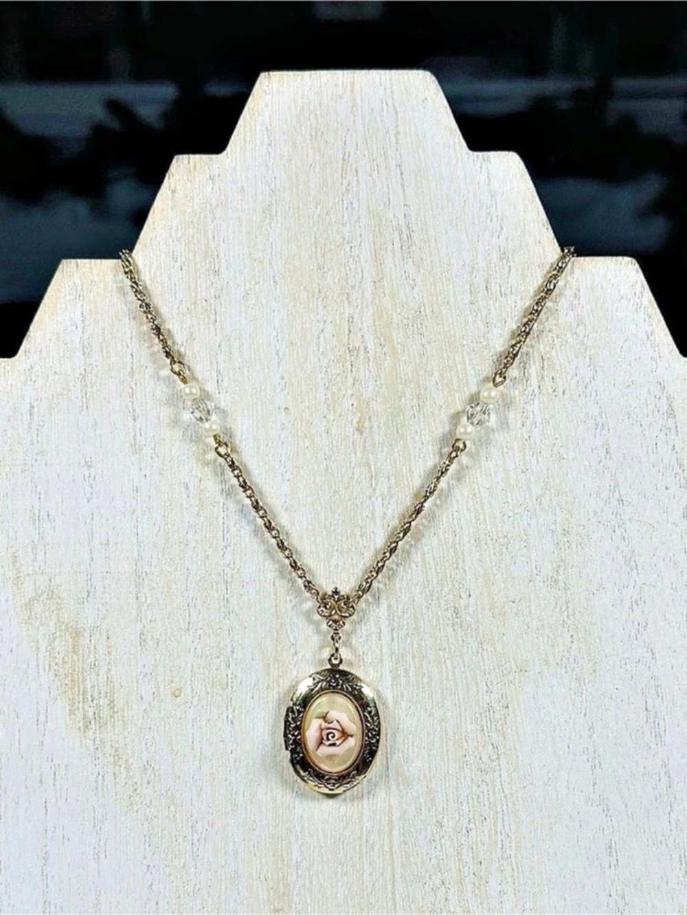 Vintage Gold Tone Rose Cameo Pendent Locket Necklace Gilded Age